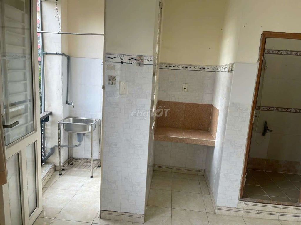 Rent room, balcony, kitchen, private toilet, free Wi-Fi.