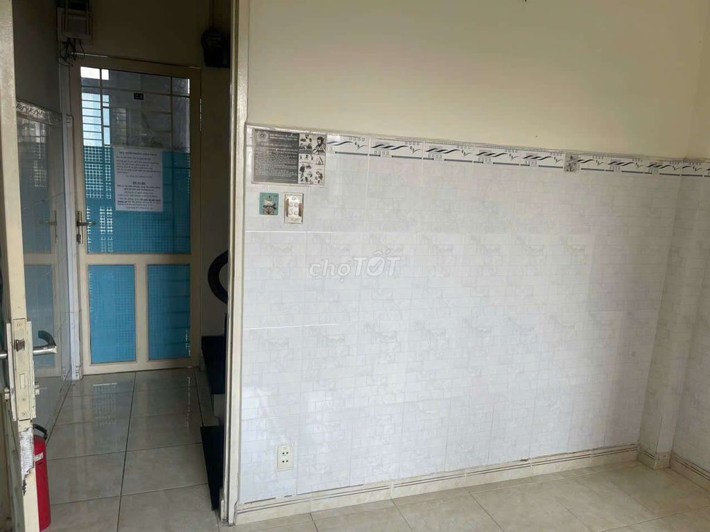 Rent room, balcony, kitchen, private toilet, free Wi-Fi.