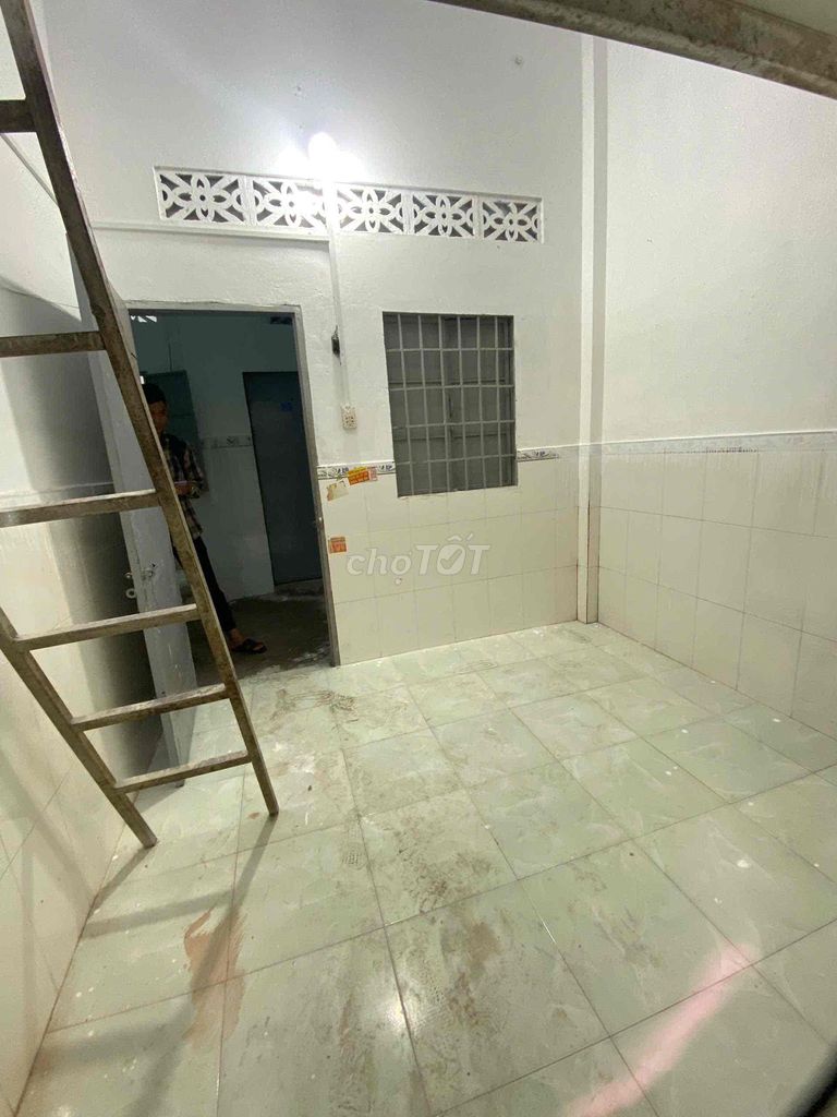 Thủ Đức's room is full of shelters.