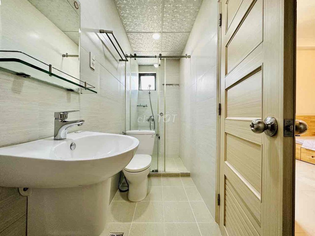 The owner of the highest window view bedroom.