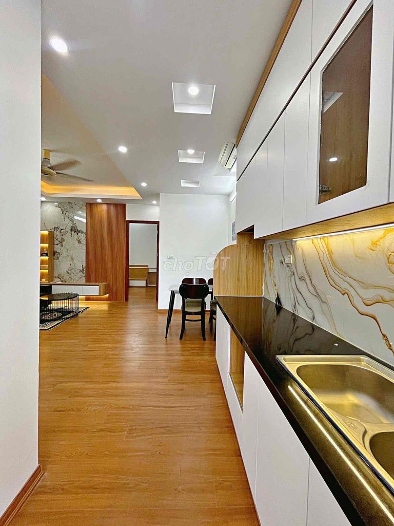 The two-room balcony is at the right place. Seven, nine, one.