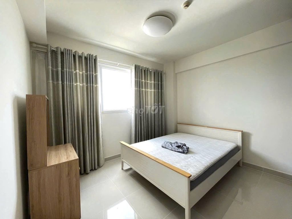 C/c Khuông Việt-Tân Phú has three bedrooms, two full toilets cost 13.5 million a month.