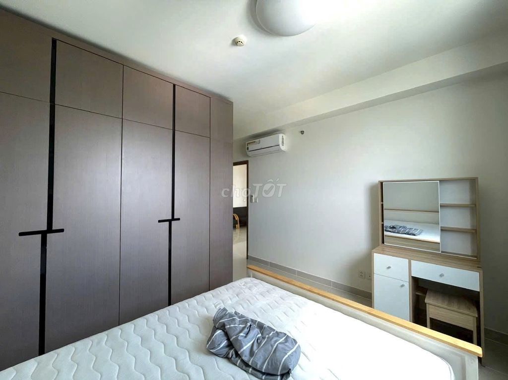 C/c Khuông Việt-Tân Phú has three bedrooms, two full toilets cost 13.5 million a month.