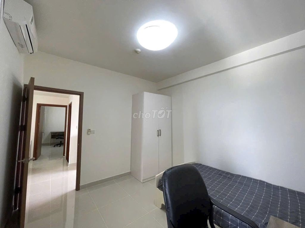 C/c Khuông Việt-Tân Phú has three bedrooms, two full toilets cost 13.5 million a month.