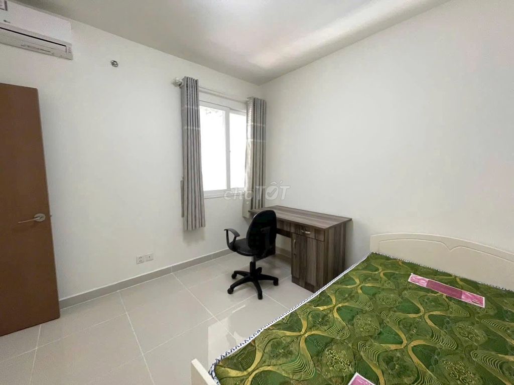 C/c Khuông Việt-Tân Phú has three bedrooms, two full toilets cost 13.5 million a month.