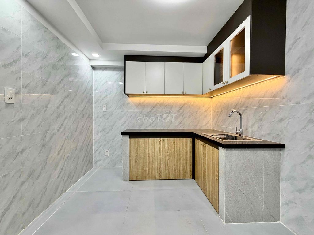 Open up the mini-room. One bedroom, four million and a half.