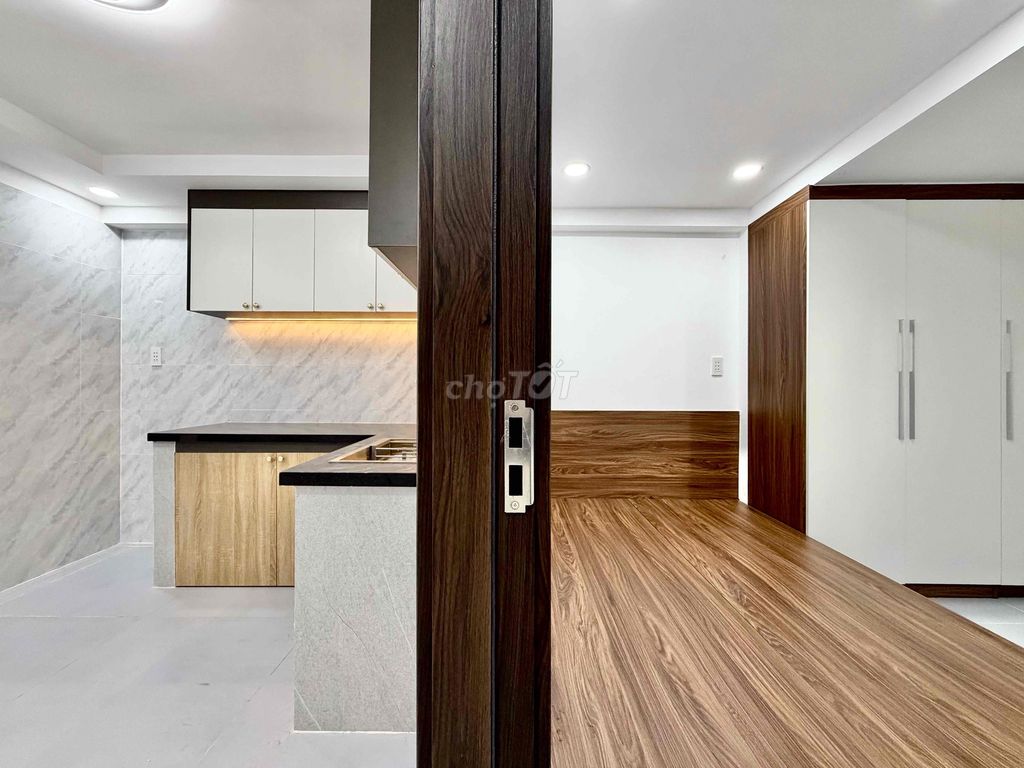 Open up the mini-room. One bedroom, four million and a half.