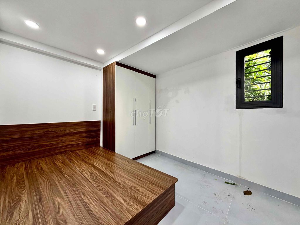 Open up the mini-room. One bedroom, four million and a half.