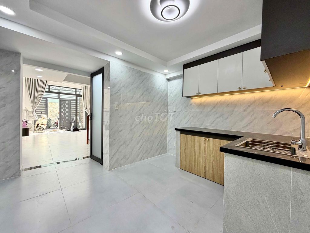 Open up the mini-room. One bedroom, four million and a half.