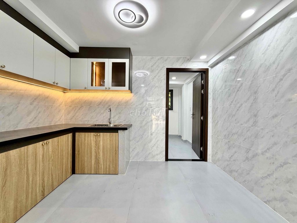 Open up the mini-room. One bedroom, four million and a half.