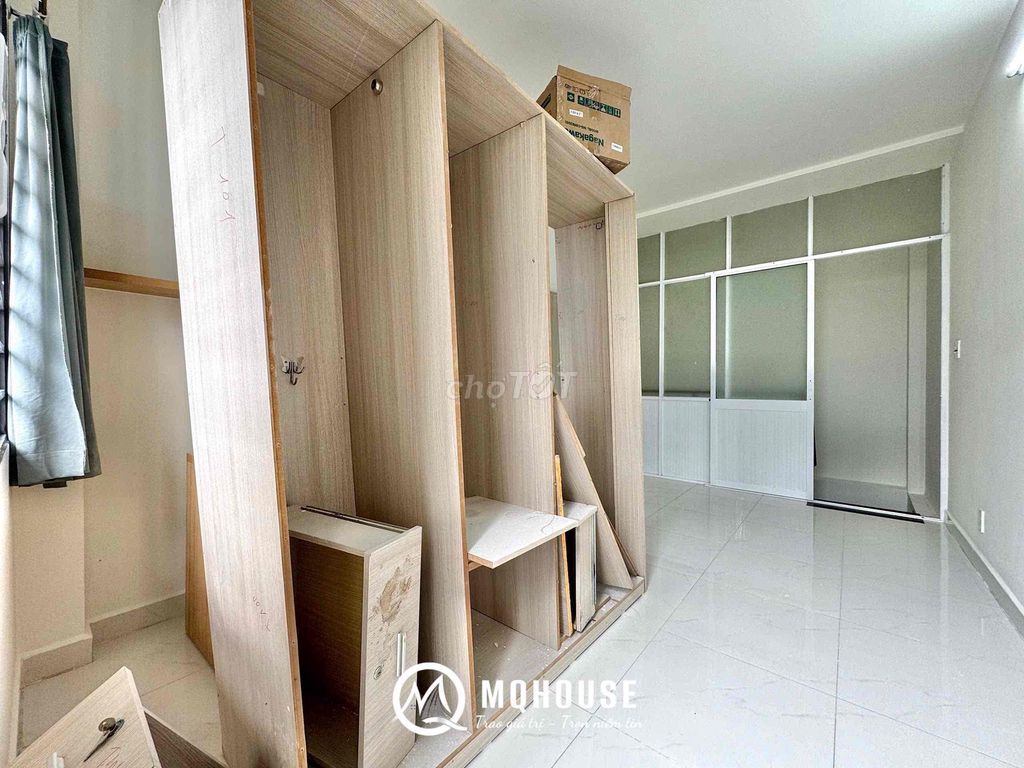 1 st floor 1 st floor full of private wash-house balcony two floors wide open