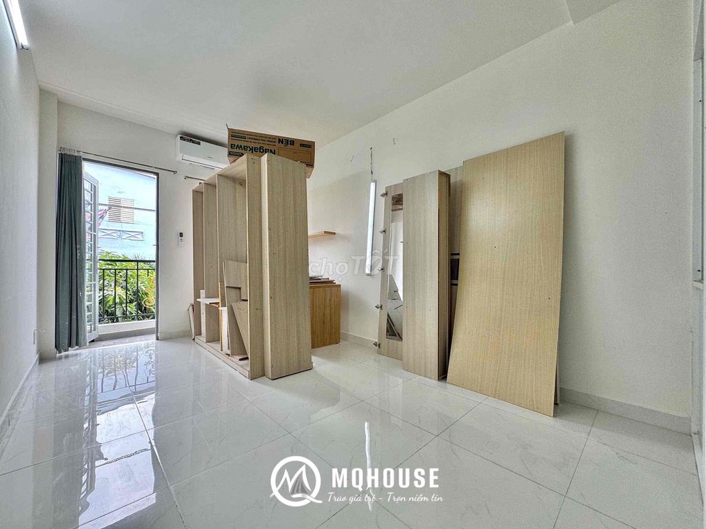 1 st floor 1 st floor full of private wash-house balcony two floors wide open