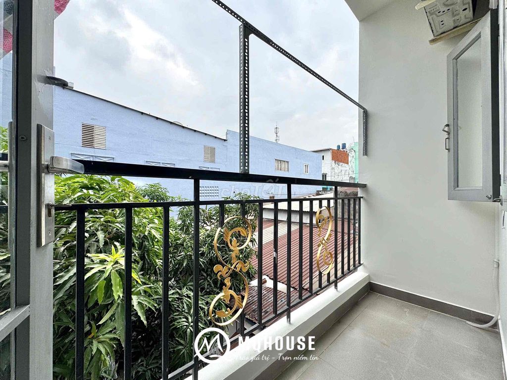 1 st floor 1 st floor full of private wash-house balcony two floors wide open