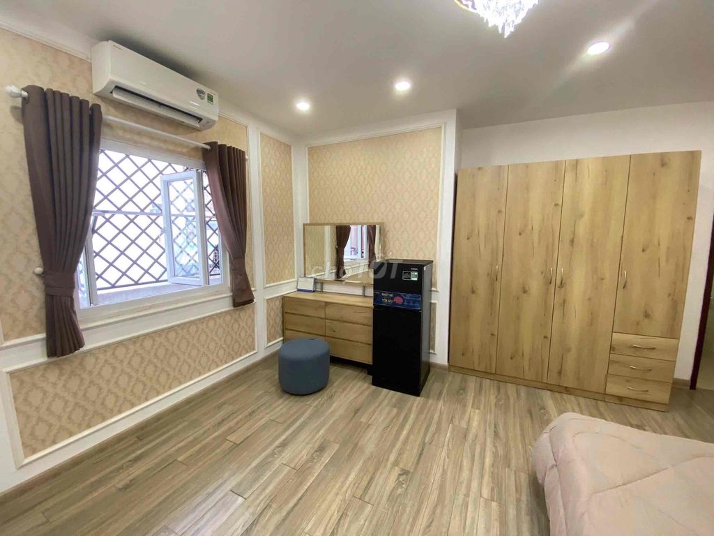 Rent an apartment full of border electrical furniture, 1894 11th District 10