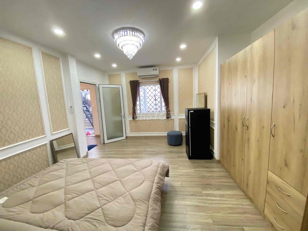Rent an apartment full of border electrical furniture, 1894 11th District 10