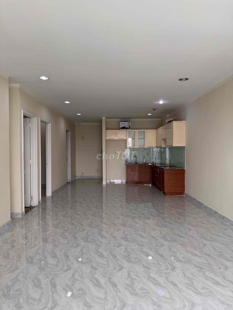 We're renting Carina apartment 100 meters 2 bedrooms 8 trieu/ month with air conditioning.