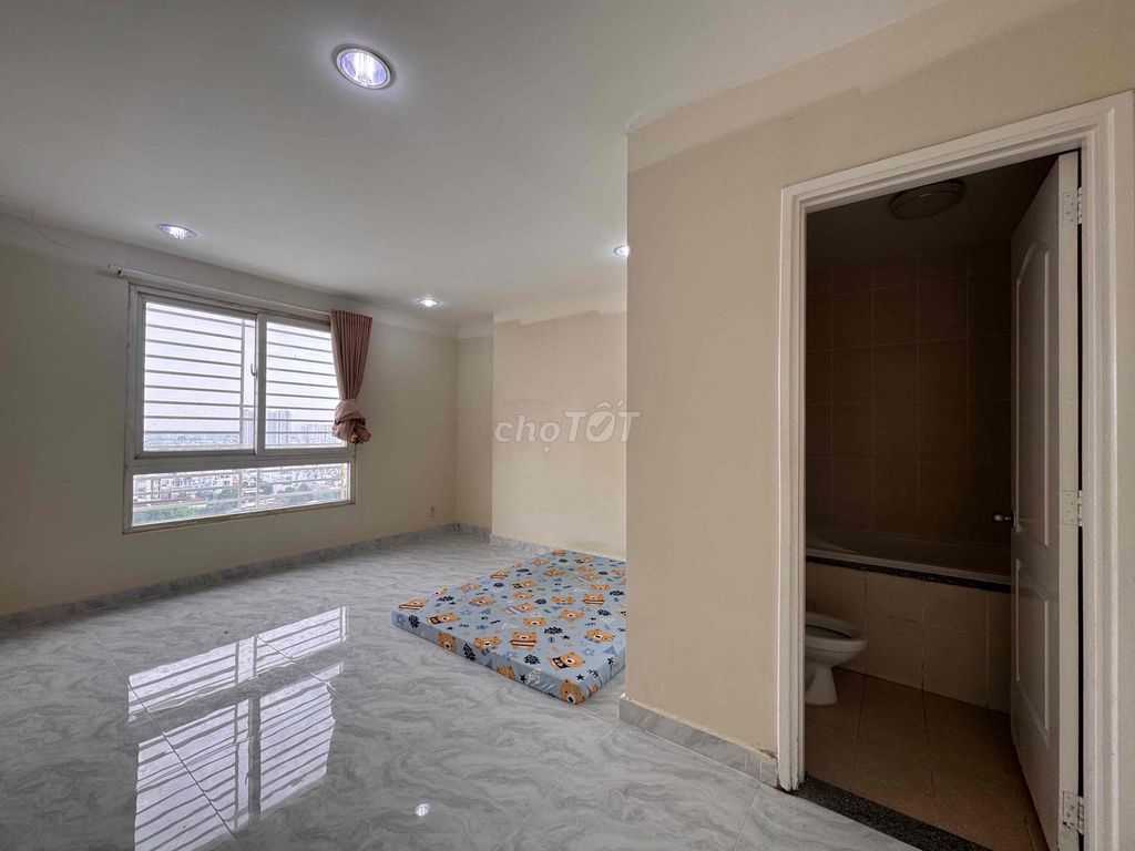 We're renting Carina apartment 100 meters 2 bedrooms 8 trieu/ month with air conditioning.