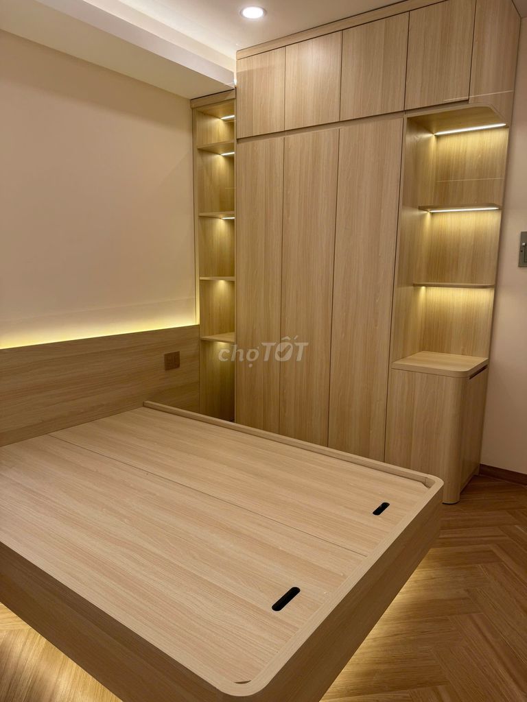 The new full interior service apartment is Vincom Trần Trọng Cung District 7.