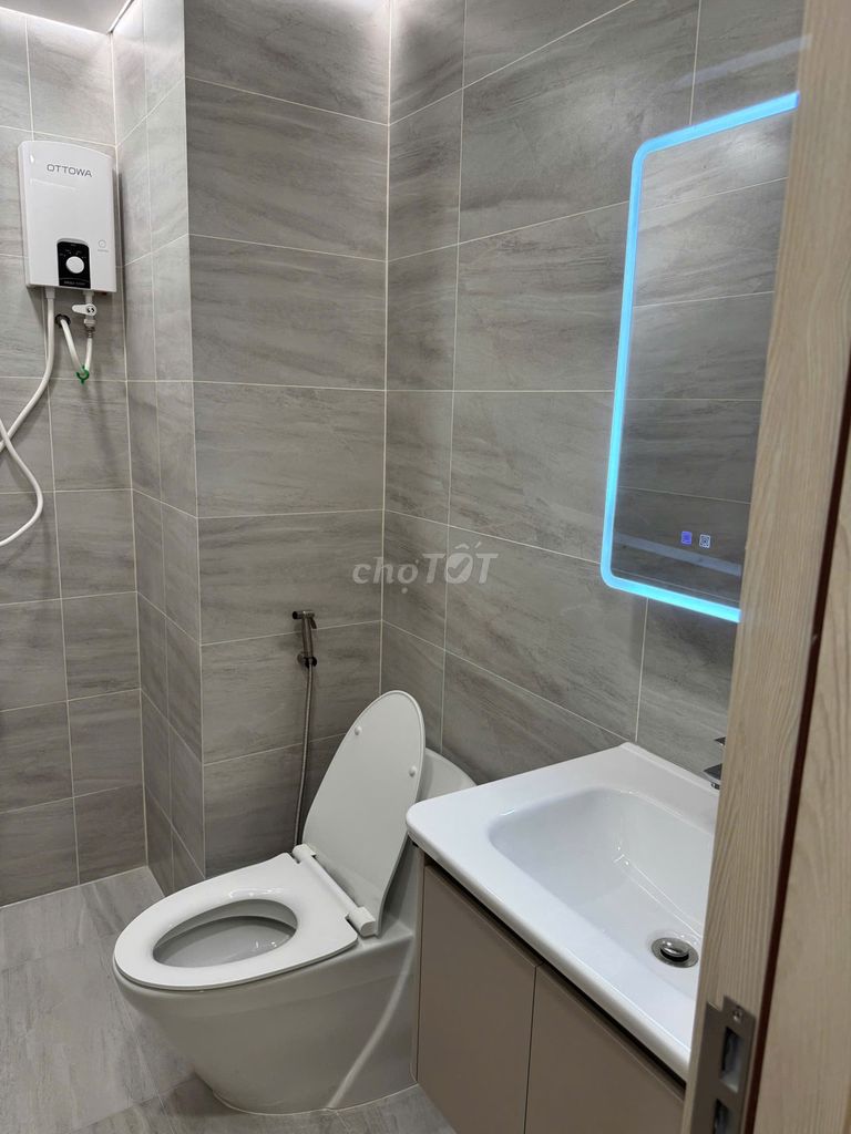 The new full interior service apartment is Vincom Trần Trọng Cung District 7.