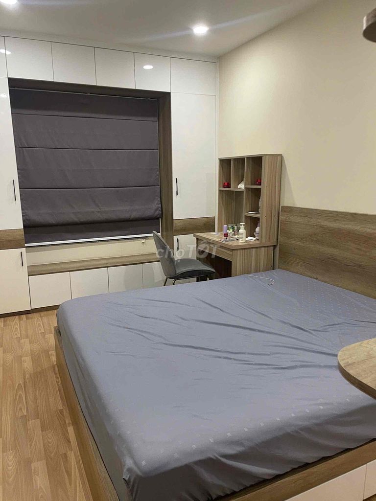 I'm going to rent Diamond Riverside apartments. 11 million full of furniture. Two bedrooms, two toilets.
