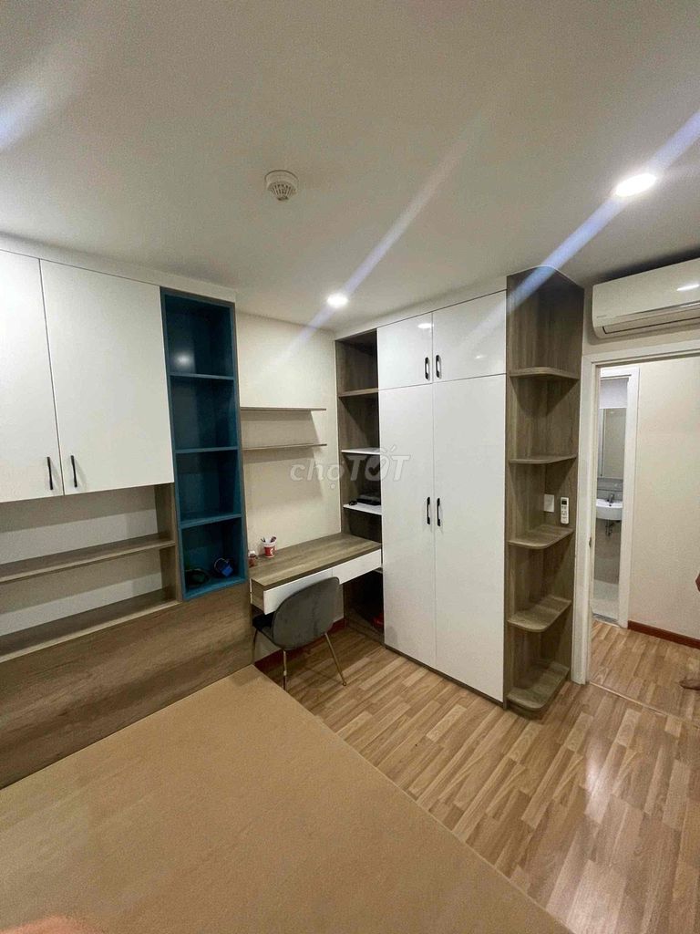 I'm going to rent Diamond Riverside apartments. 11 million full of furniture. Two bedrooms, two toilets.