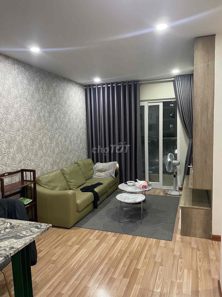 I'm going to rent Diamond Riverside apartments. 11 million full of furniture. Two bedrooms, two toilets.