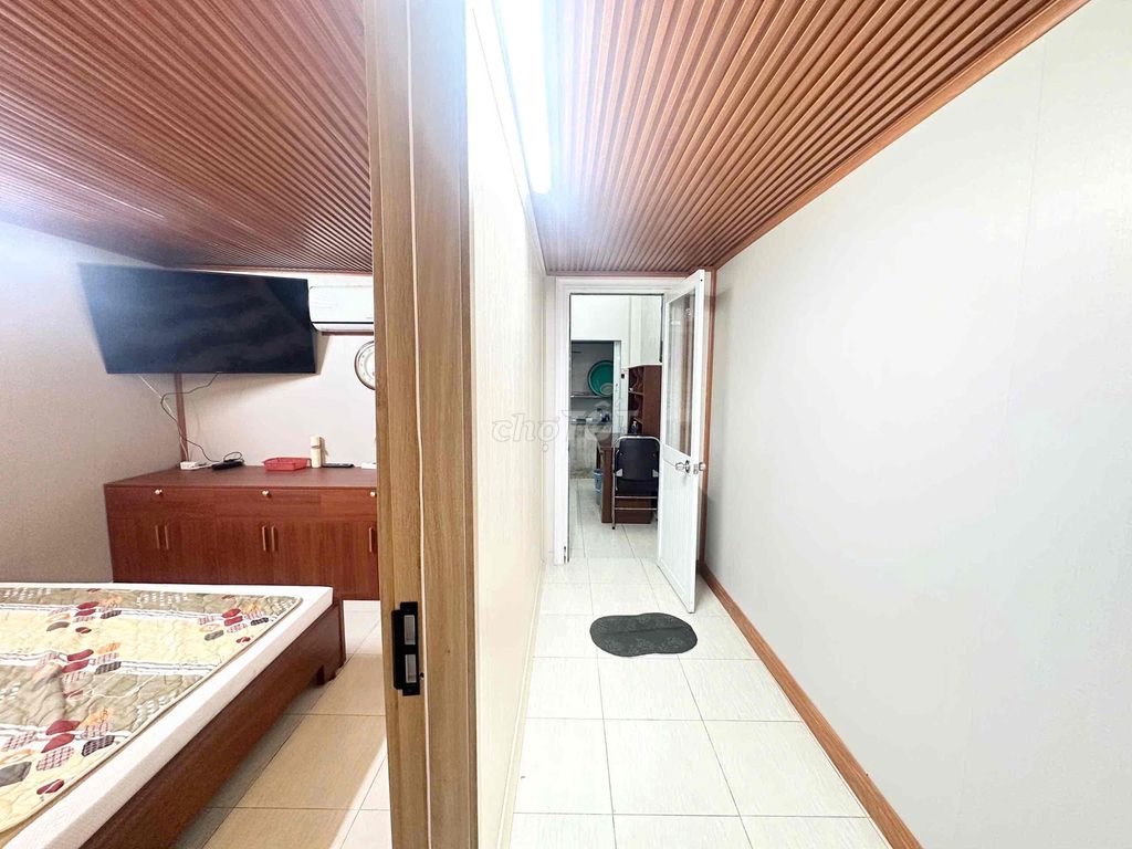 The Three Bedrooms of the Four