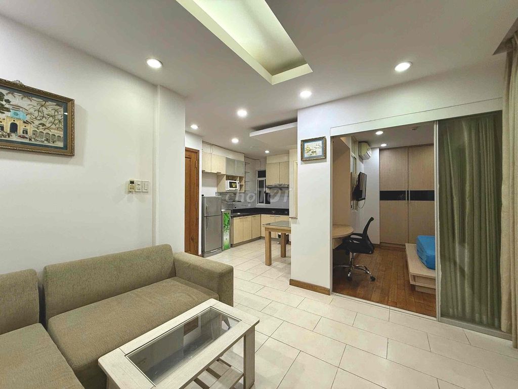 Room 1 bedroom. A large living room right in Phan Xích Long. Cleans up every week.