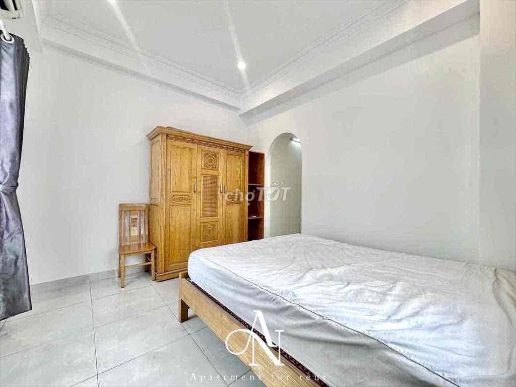 Hot little apartment. A basement. - The elevator.