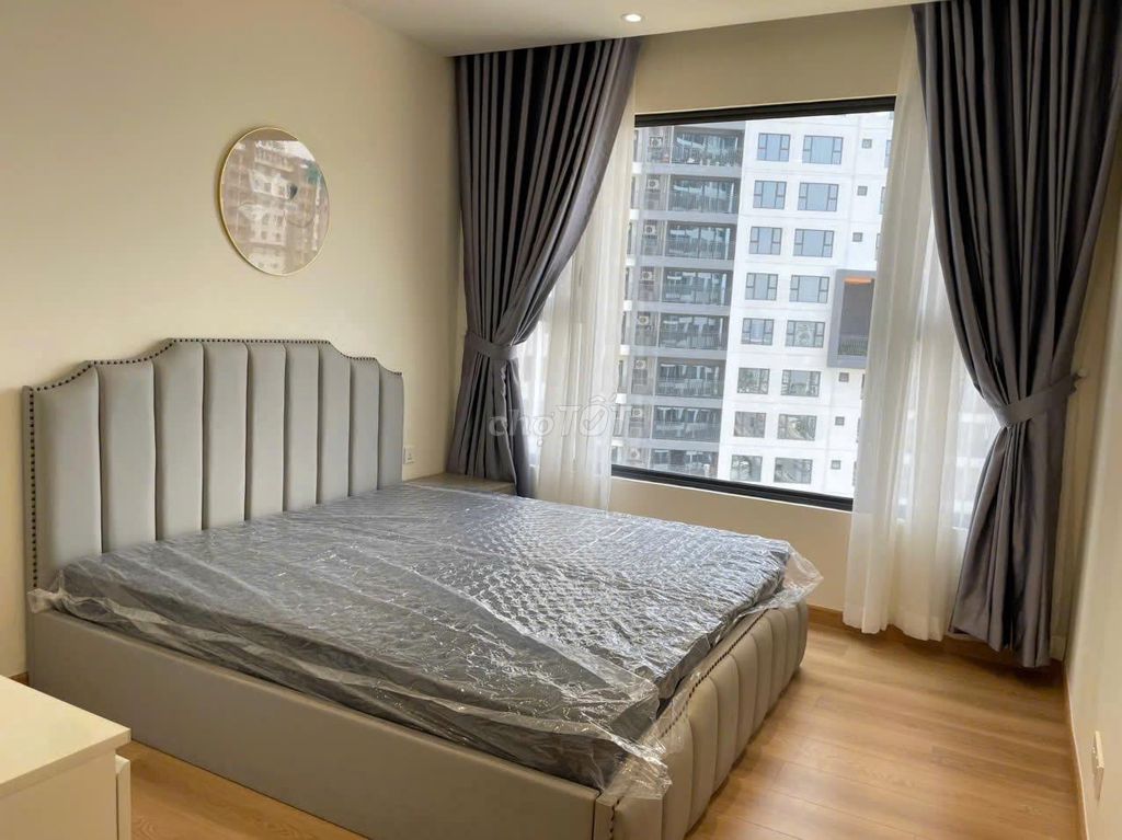 He rents an apartment that's a good deal - only 18 million a month.
