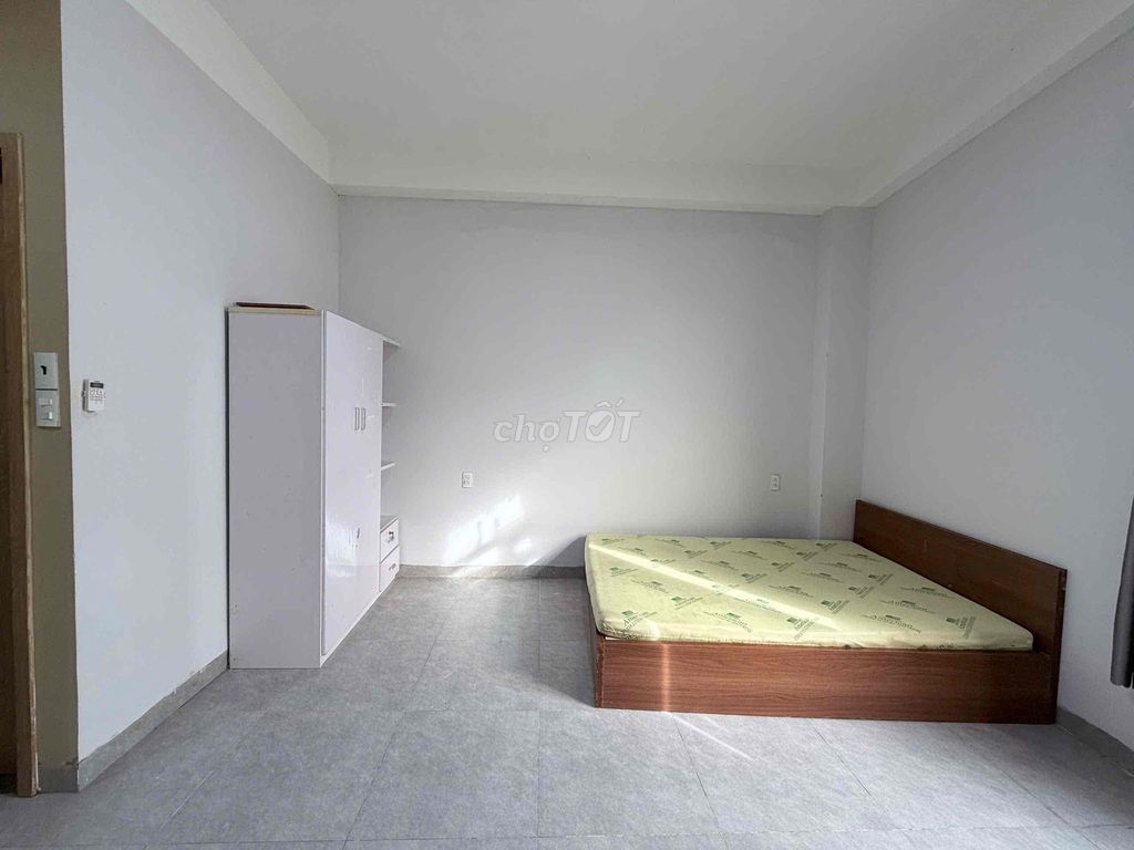 The sky window studio is cheaply massacred at the University of hutech, gtvt, uef,...