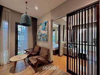 Rent a one-room apartment in the emergency room.