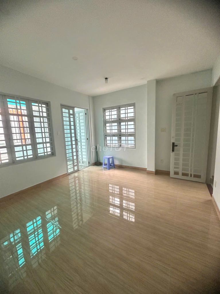 This super-high, open-air apartment with its own roof.