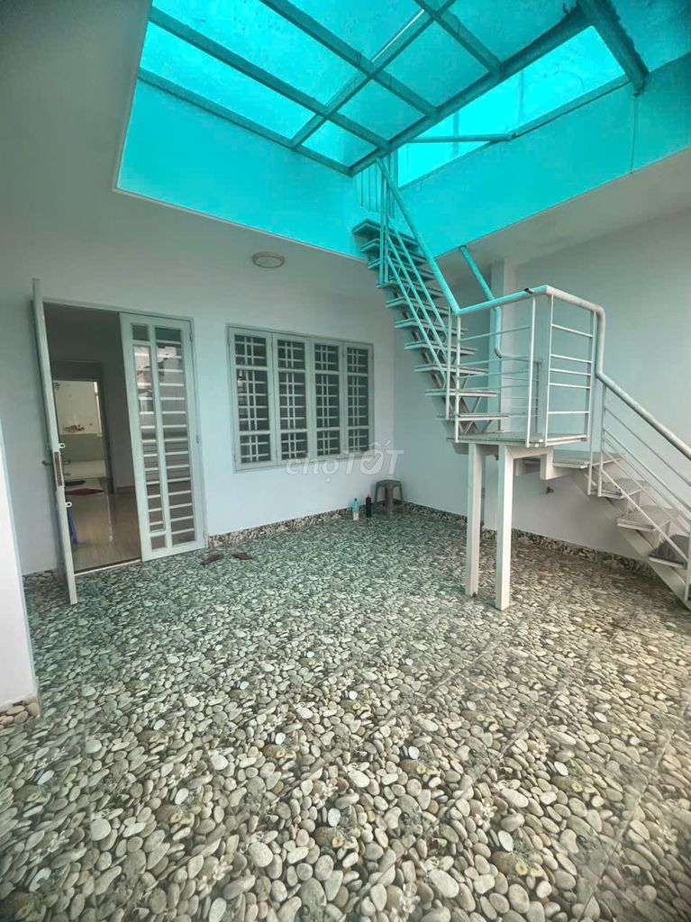 This super-high, open-air apartment with its own roof.