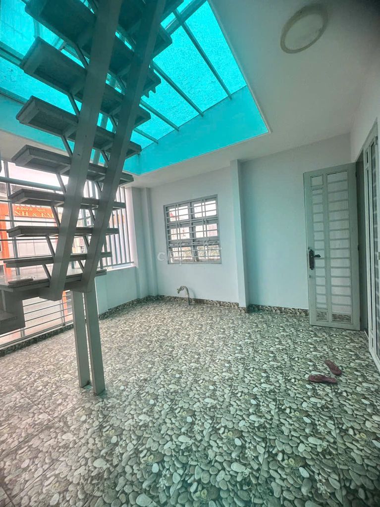 This super-high, open-air apartment with its own roof.