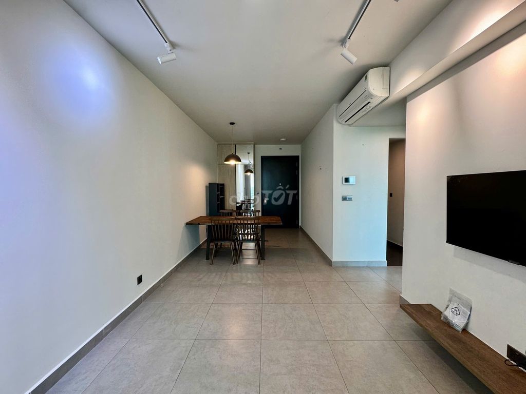 The rare- Feliz En Vista-full empty interior costs only 19 million a month.
