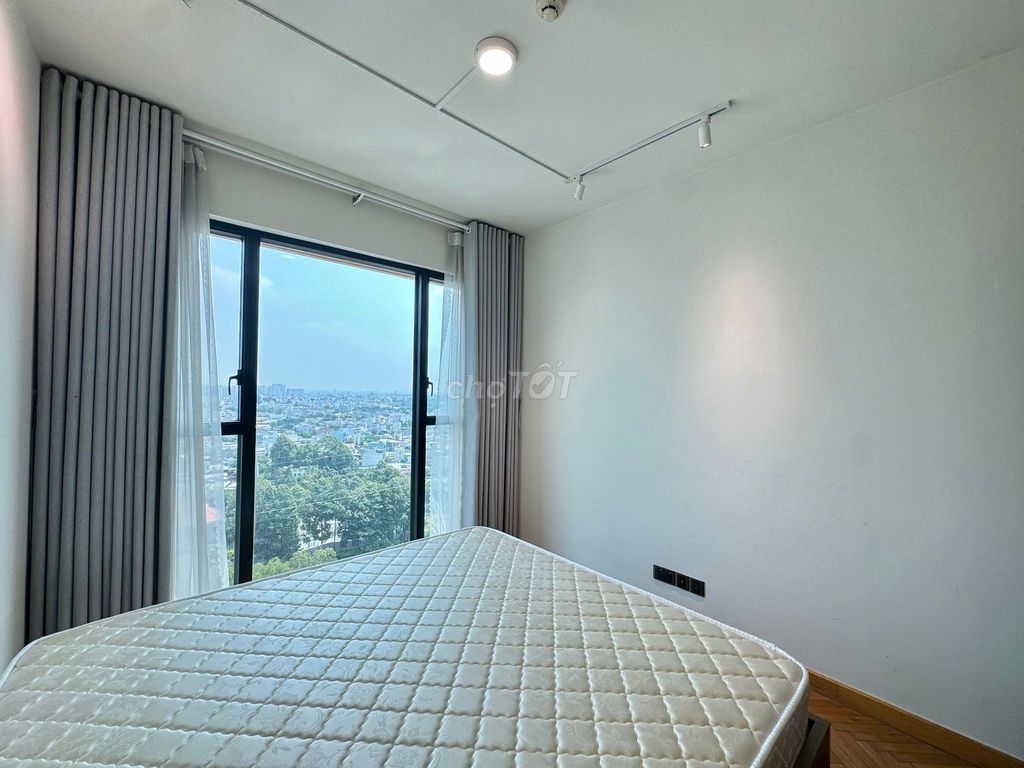 The rare- Feliz En Vista-full empty interior costs only 19 million a month.