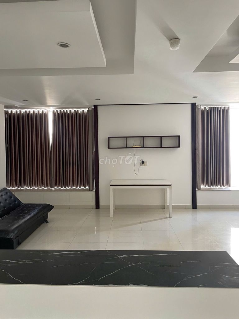 Rent a male Terra Rosa apartment with a very cheap interior.