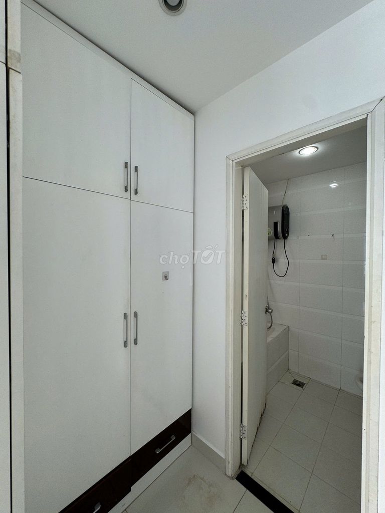 Rent a male Terra Rosa apartment with a very cheap interior.
