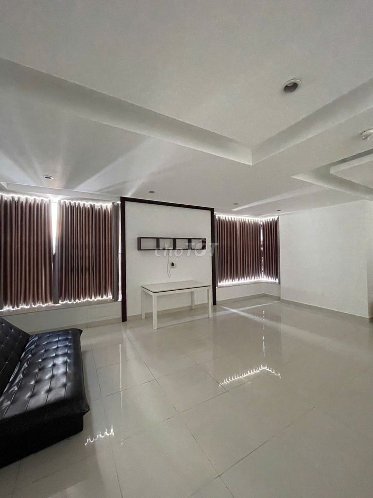 Rent a male Terra Rosa apartment with a very cheap interior.
