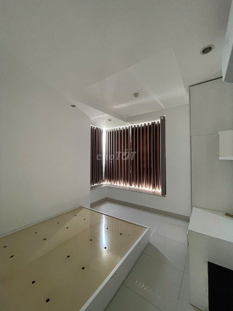 Rent a male Terra Rosa apartment with a very cheap interior.