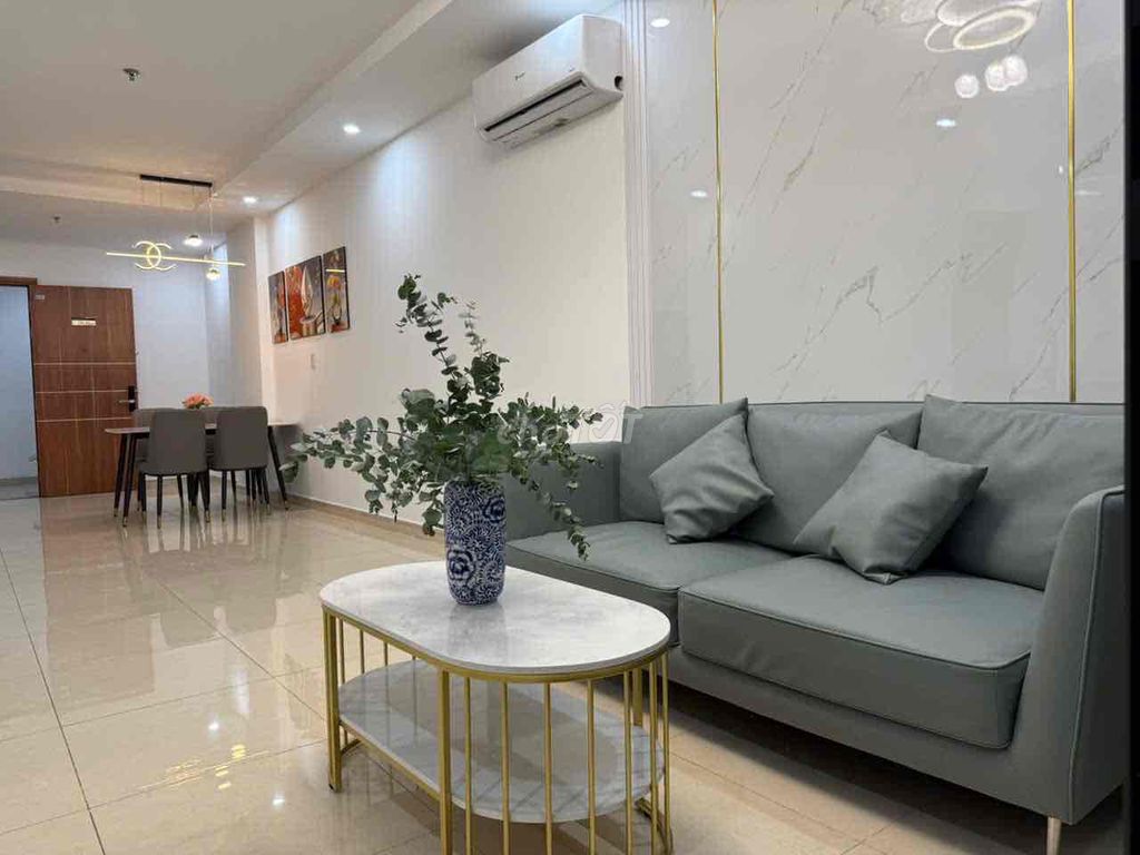 It's the owner of Cityland who rents three bedrooms, two bathrooms, 19 million a month.
