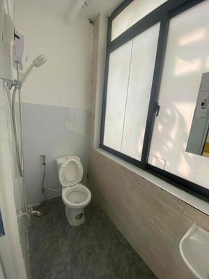6th floor, 6th toilet.