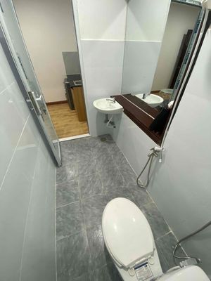Ten rooms. Ten toilets.