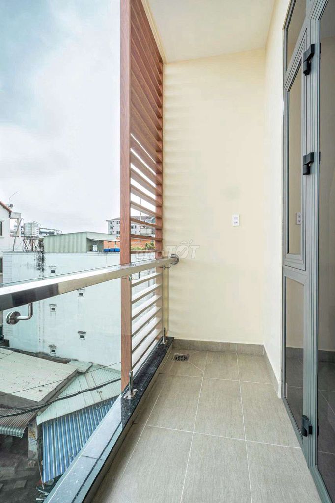 The upper apartment is full of comfort - elevator tunnels - protection