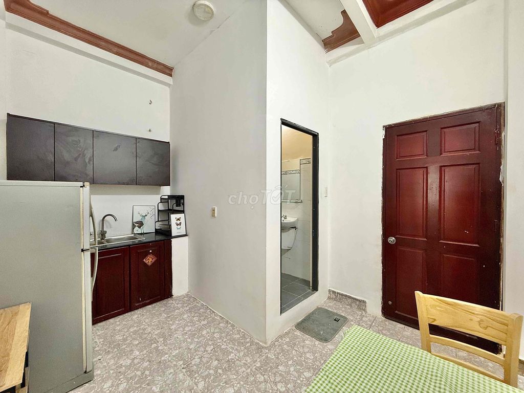 Rent a bedroom. A full-house kitchen next to the sand house.