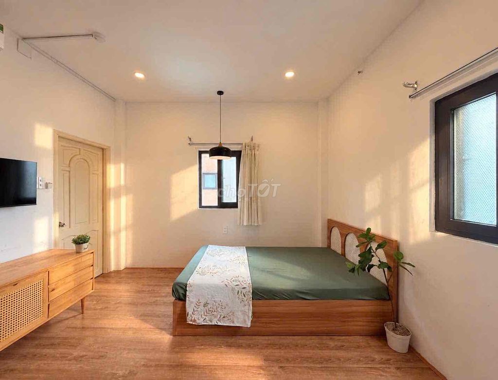 The Guardian is Bùi Viện... The Superprivate Heavenly Window