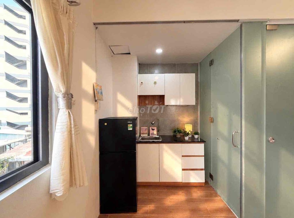 The Guardian is Bùi Viện... The Superprivate Heavenly Window