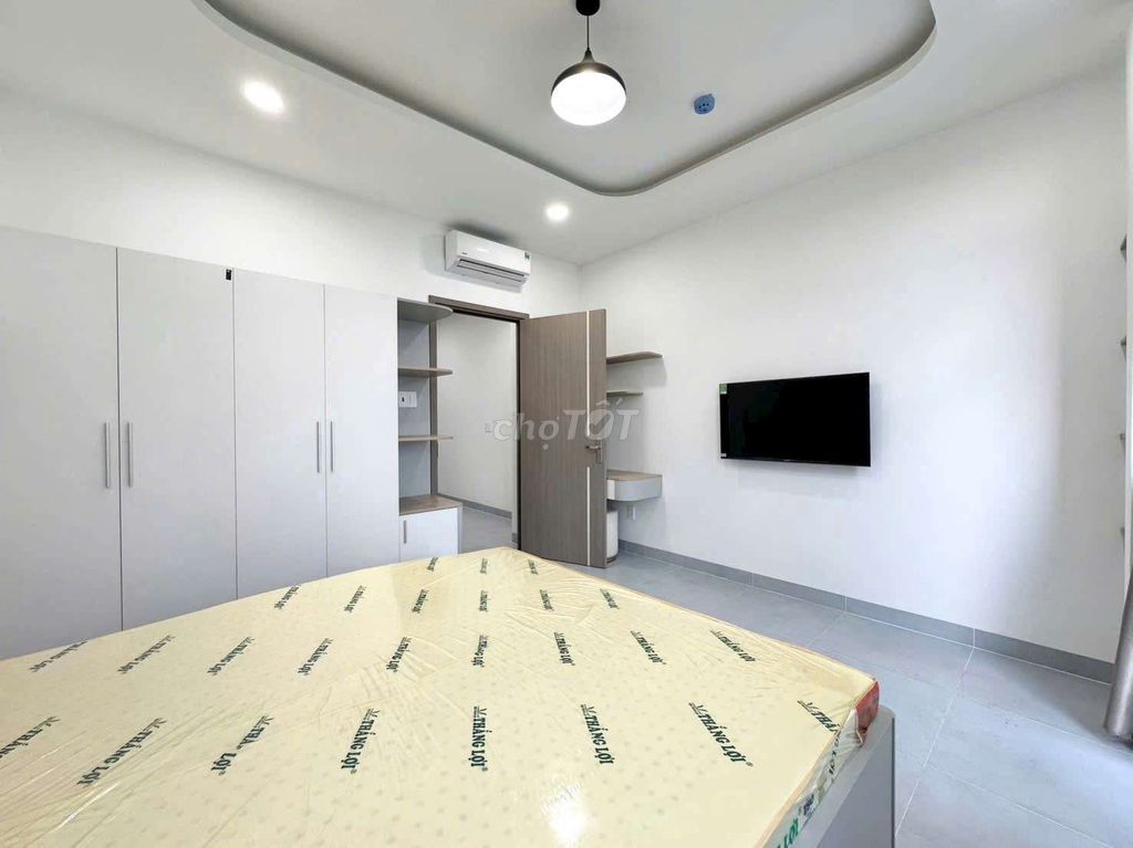 New service apartment -- one bedroom -- full furniture -- very good price.