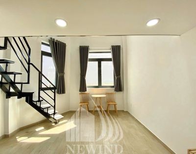 upper guard room - large window - counter signer across the middle